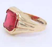 Elegant Yellow Gold Eemarld Cut Ruby Ring