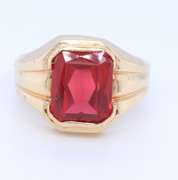 Elegant Yellow Gold Eemarld Cut Ruby Ring