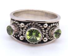 Vintage Sterling silver Signed Peridot Ring