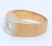 Stunning Yellow Gold Round Brilliant Cut Diamond Ring