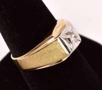 Ravishing Men's Diamdond Ring in 14K Yellow Gold