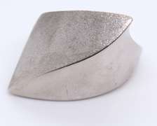 Elegant 18kt White Gold Abstract Ring