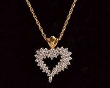 Gorgeous Diamond Set Heart Pendant Necklace in 14K Yellow Gold