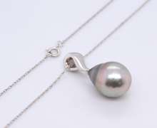 Gorgeous 14kt WG Grey Pearl Pendant Necklace