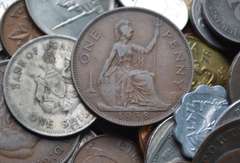 10 Pounds World Coins