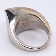 Elegant 18kt White Gold Abstract Ring