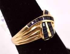 Stunning Sapphire Ring in 14K Yellow Gold
