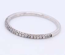 Elegant 18kt White Gold Diamond Band