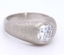 Sparkling White Gold Round Brilliant Cut Diamond Engagement Ring