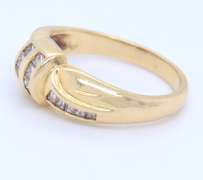 Nice Yellow Gold Diamond Bow Ring