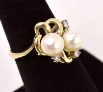 Darling pearl and Diamond Ring in 14K Yellow Gold