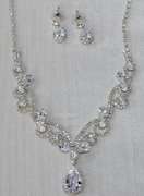 Set Of Fashion Jewelry Neck Lace And Earrings