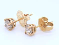 Eelgant Yellow Gold 1.50cts Diamond Stud Earrings