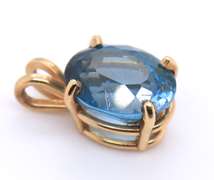 14KT Yellow Gold Blue Topaz Pendant