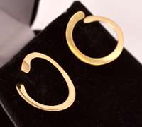Precious Open Circle Earrings in 14K Yellow Gold