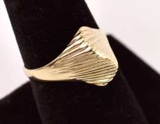 Gorgeouse Dome Style Ring in 10K Yellow Gold