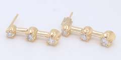 Sparkling yellow Gold 3 Stone Diamond Bar Earrings