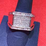 MENS 14K WHITE GOLD DIAMOND RING. 3.50 CARAT IN TOTAL WEIGHT