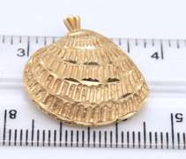 Stunning Yellow Gold Seashell Pendant