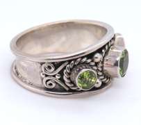 Vintage Sterling silver Signed Peridot Ring