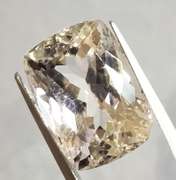 Substantial 29.21ct high fire platinum blonde Kunzite