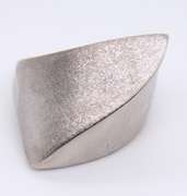Elegant 18kt White Gold Abstract Ring