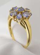 Attractive 14k Tanzanite Cluster Ring