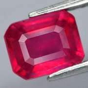 Gorgeous 2.02ct emerald cut Ruby center stone