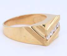 Impressive Yellow Gold Round Brilliant Cut Diamond Wedding Band
