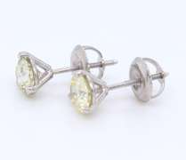 Eelgant White Gold 1.26ctw Diamond Stud Earrings