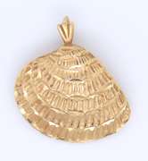 Stunning Yellow Gold Seashell Pendant