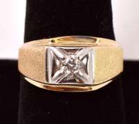 Ravishing Men's Diamdond Ring in 14K Yellow Gold