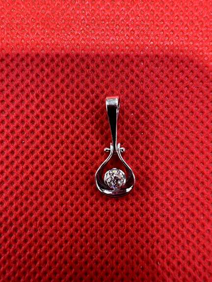 14K WHITE GOLD PENDANT WITH 0.40 CARAT OF DIAMOND