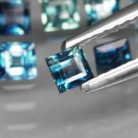 Exquisite 5.32ct 32 piece Sapphire set