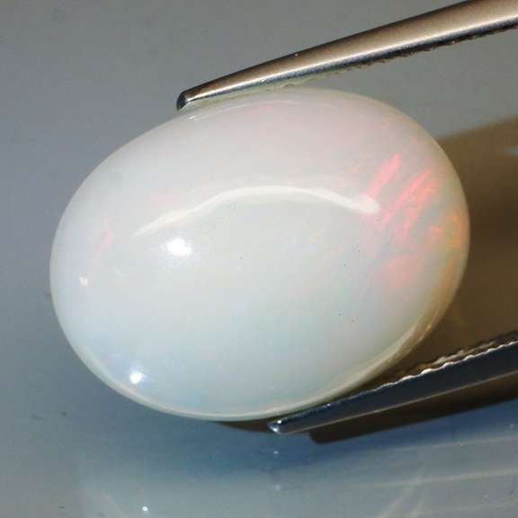 Ravishing 5.71ct snow white Welo Opal