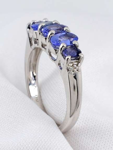 Pretty WG Tanzanite Ring