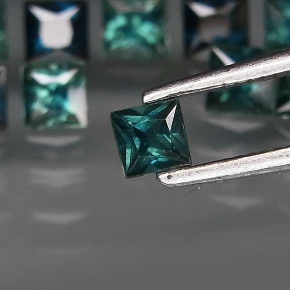 Vivid blue and green 5.13ct princess radiant cut Sapphire set