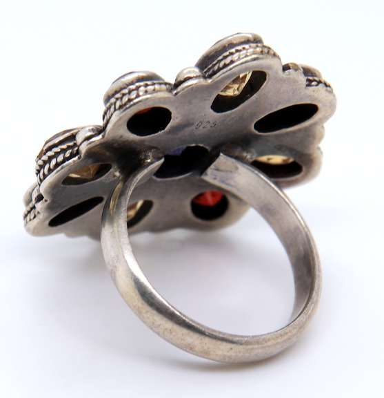 Vintage Sterling Silver Flower Style Gemstone Dome Ring