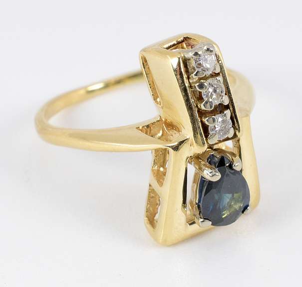Fascinating Pear Shaped Sapphire Ring