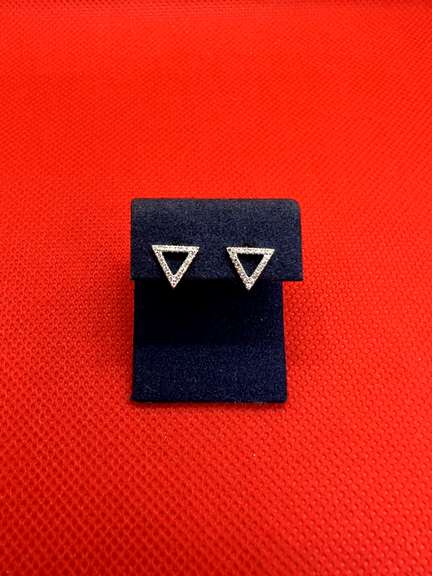 14K WHITE GOLD PUSH BACK EARRINGS WITH 0.12 CARAT OF DIAMOND