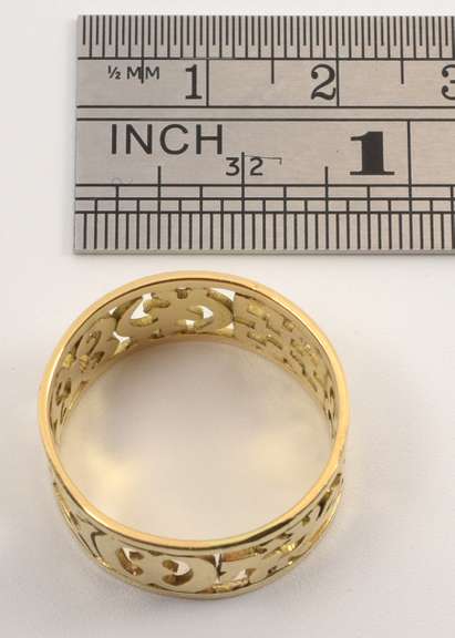 Neat 18k Arabic Wedding Band