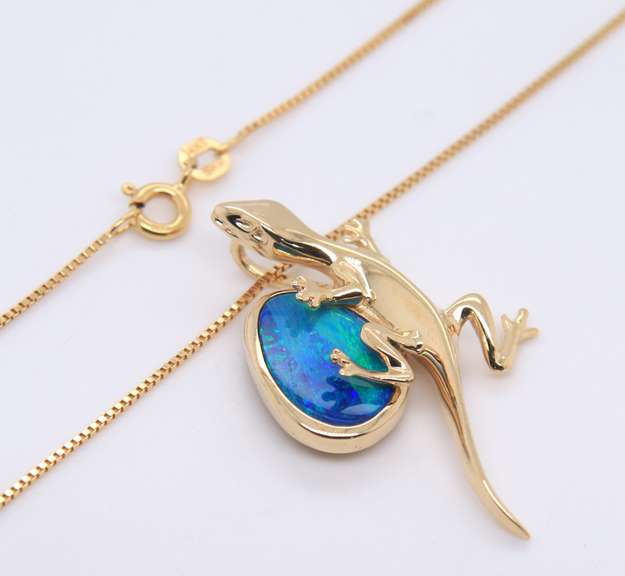 Fabulous Yellow Gold Lizard Boulder Opal Pendant on Chain