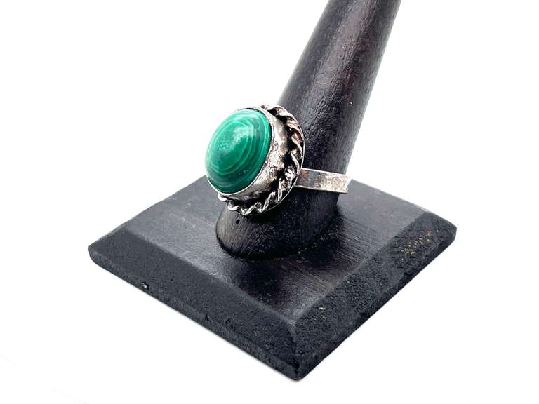 Oval Malachite Tibetan Silver Rope Ring