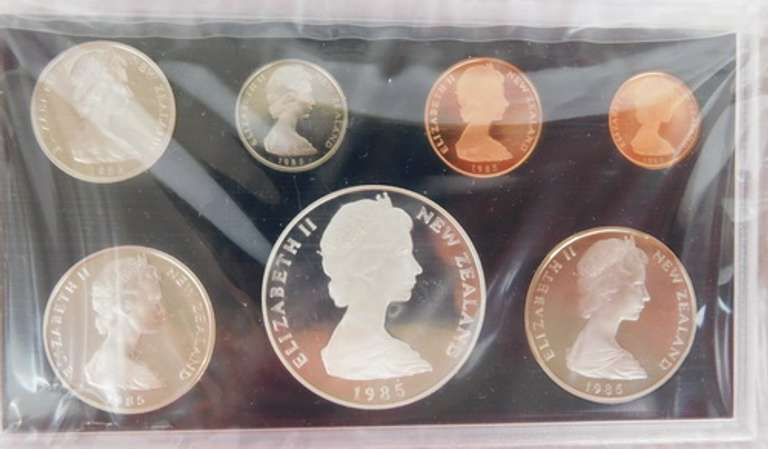 1985 New Zealand Proof Coin Set w/Silver Dollar