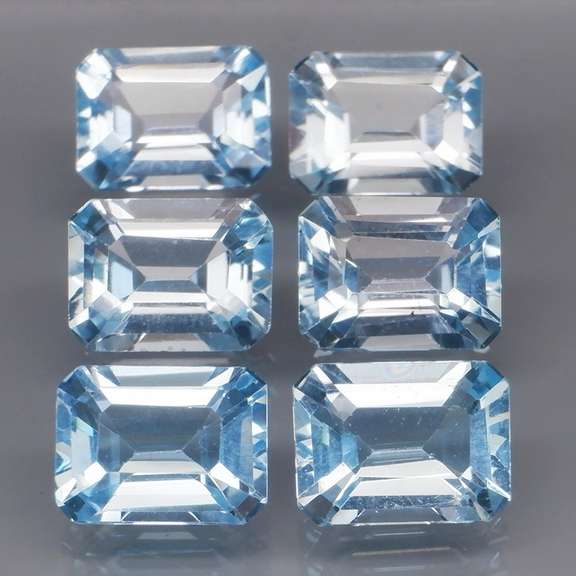 Simply brilliant 10.85ct sky blue Topaz set