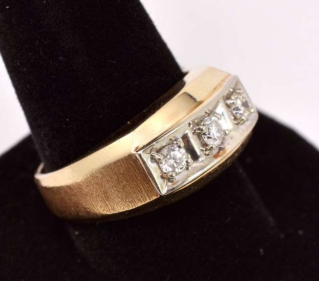 Marvelous Men's Diamond Ring in Yellow Gold