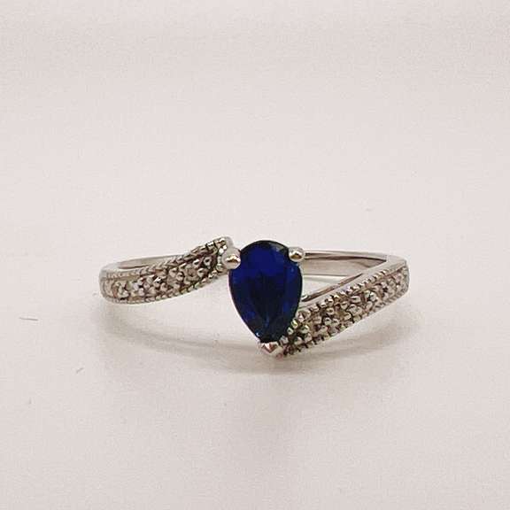 14kt Gold, Blue Sapphire, & Diamond Cocktail Ring