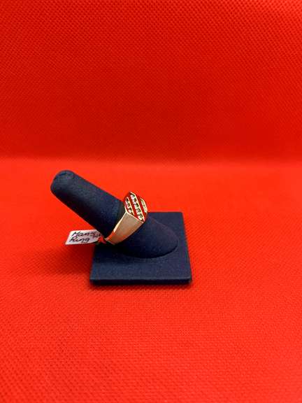 MENS 14K YELLOW GOLD RING WITH 0.75 CARAT OF DIAMOND
