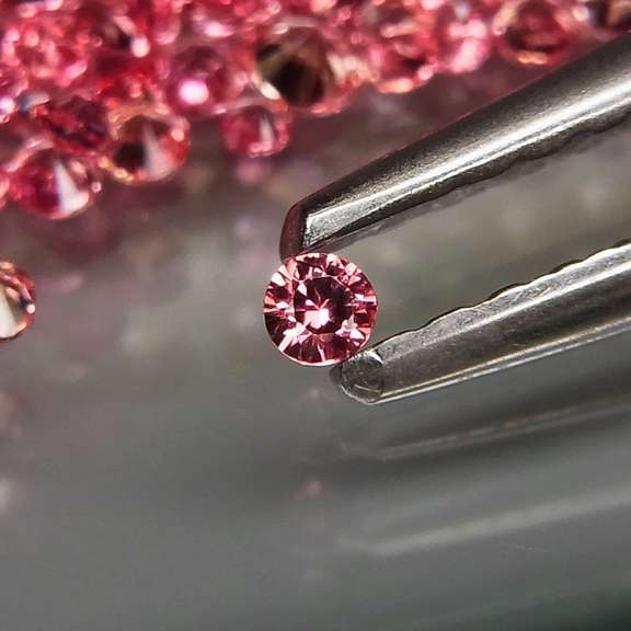 Exceptional 2.97ct diamond cut Songean Sapphire set