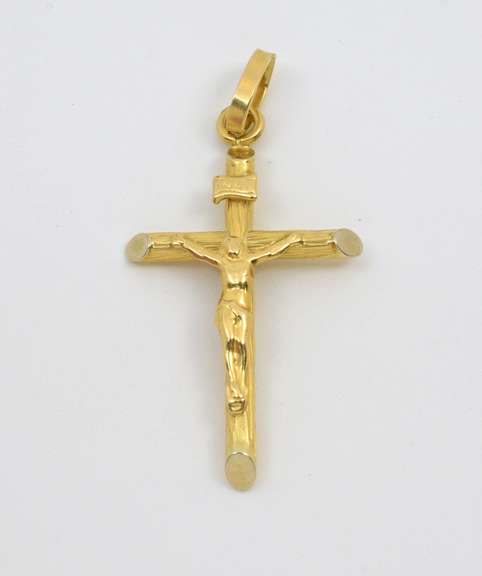 Detailed 18k Crucifix